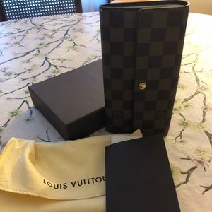 Louis Vuitton Sarah Wallet in Damier